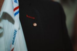 Écharpe tricolore et insigne de Maire (Pyrénées-Orientales) — Salon des Maires organisé par AP Média