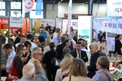 Affluence dans les allées du salon (Hérault) — Salon des Communes et des Intercommunalités organisé par AP Média