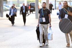 Arrivée des exposants sur le parvis (Hérault) — Salon des Communes et des Intercommunalités organisé par AP Média