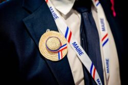 Cordon « Maire » et insigne tricolore (Tarn-et-Garonne) — Salon des Maires organisé par AP Média