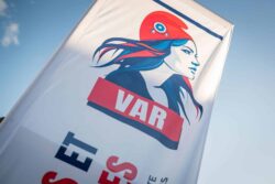 Oriflamme du salon (Var) — Salon des Communes et des Intercommunalités organisé par AP Média